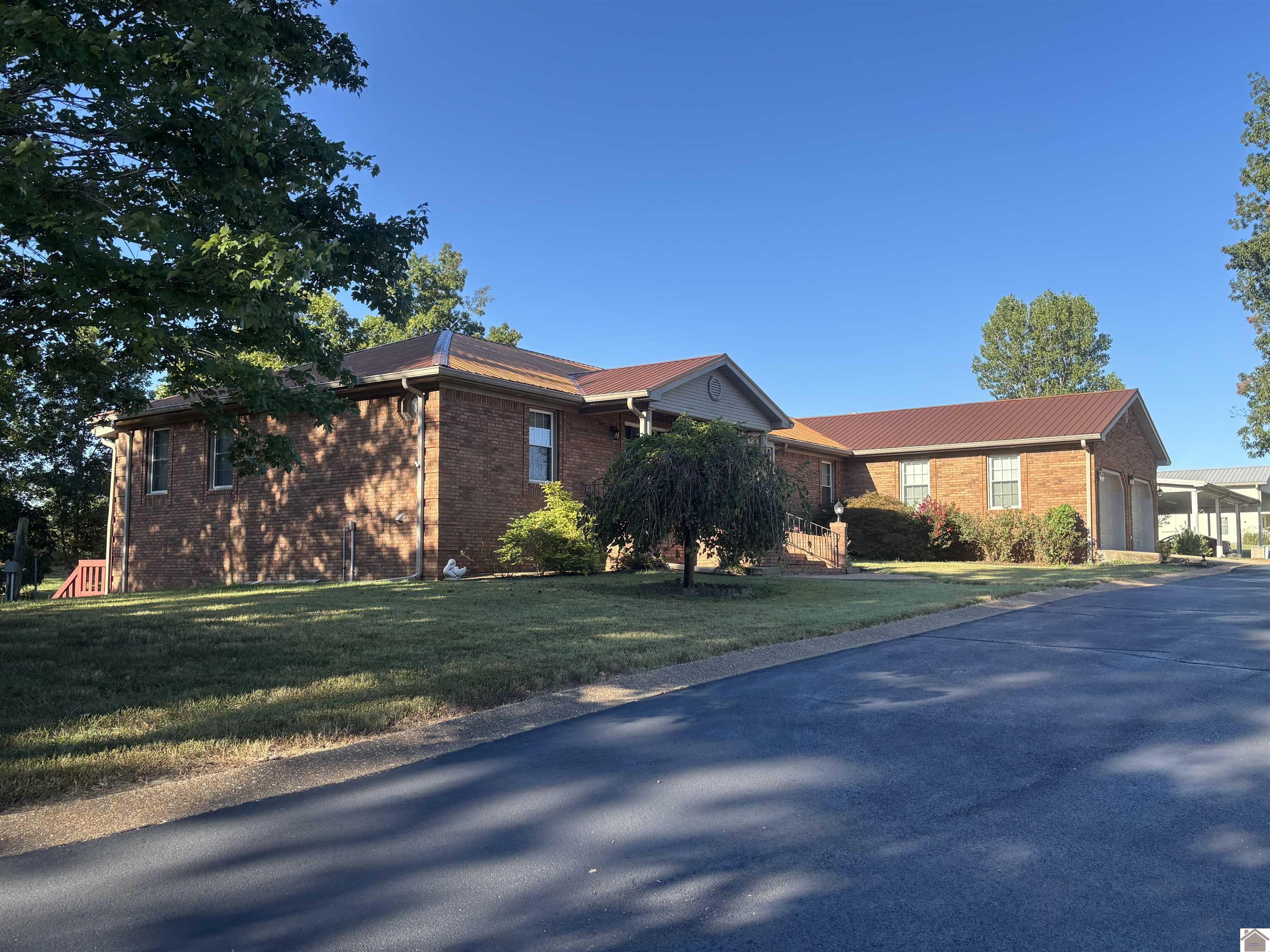 7505 Della Lane, Paducah, KY 42001 Listing Photo  3