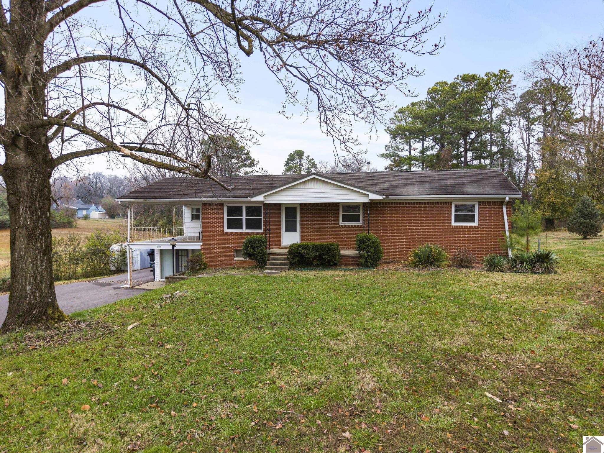 300 Vermont, Paducah, KY 42003 Listing Photo  1