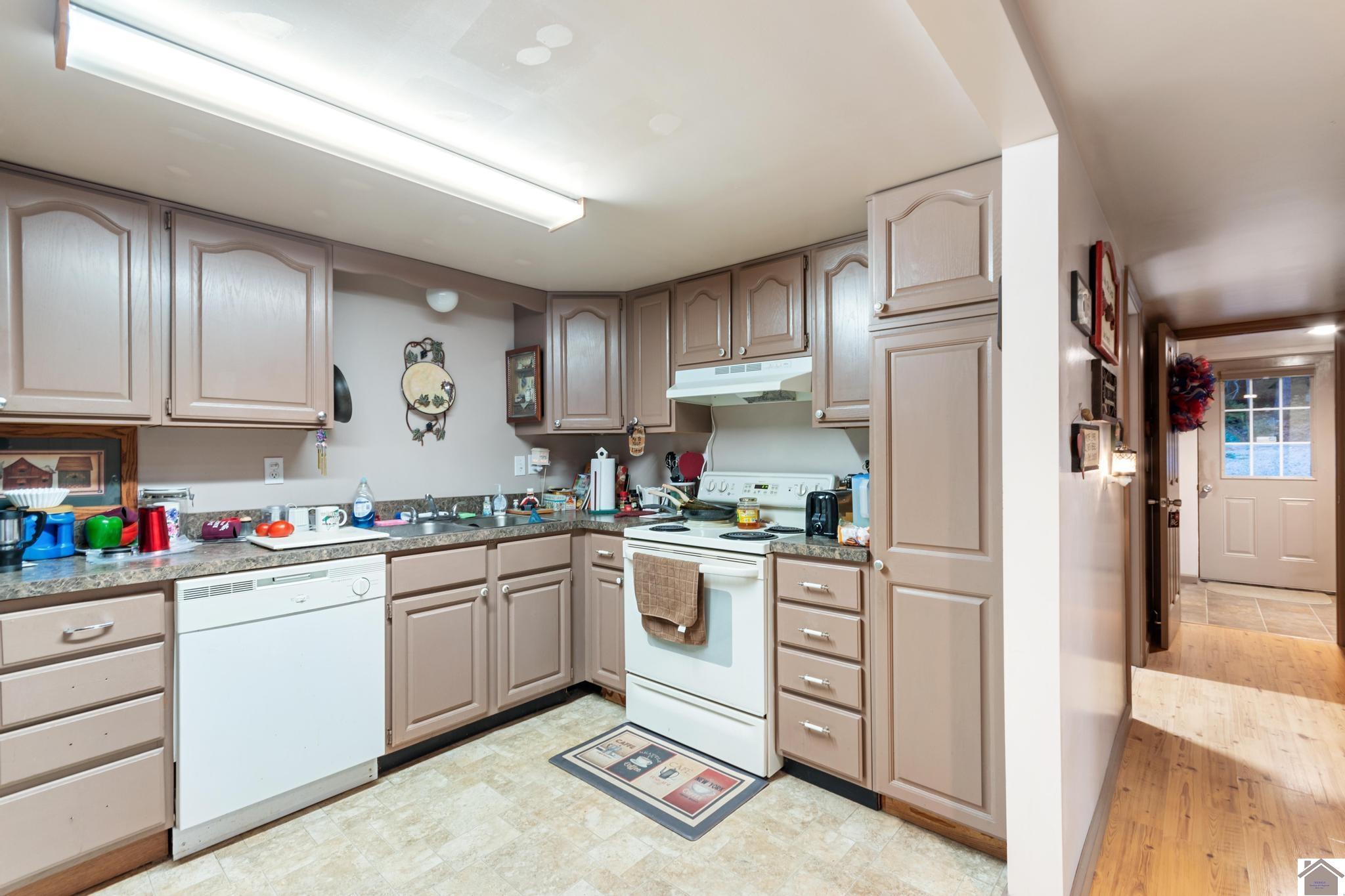 698 Walnut Drive, Cadiz, KY 42211 Listing Photo  6