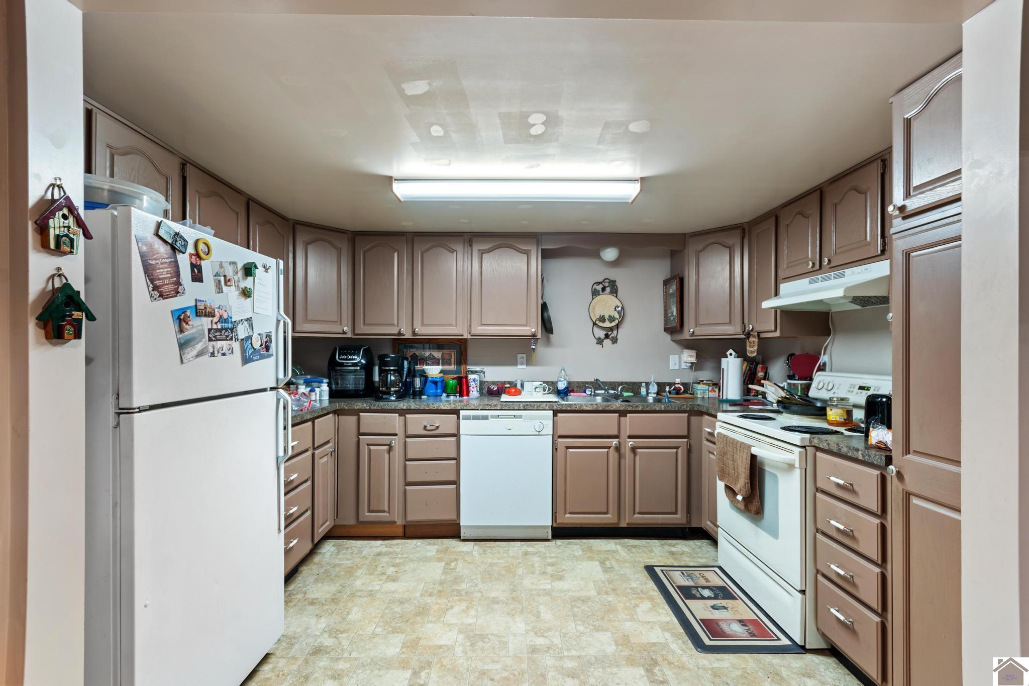 698 Walnut Drive, Cadiz, KY 42211 Listing Photo  7