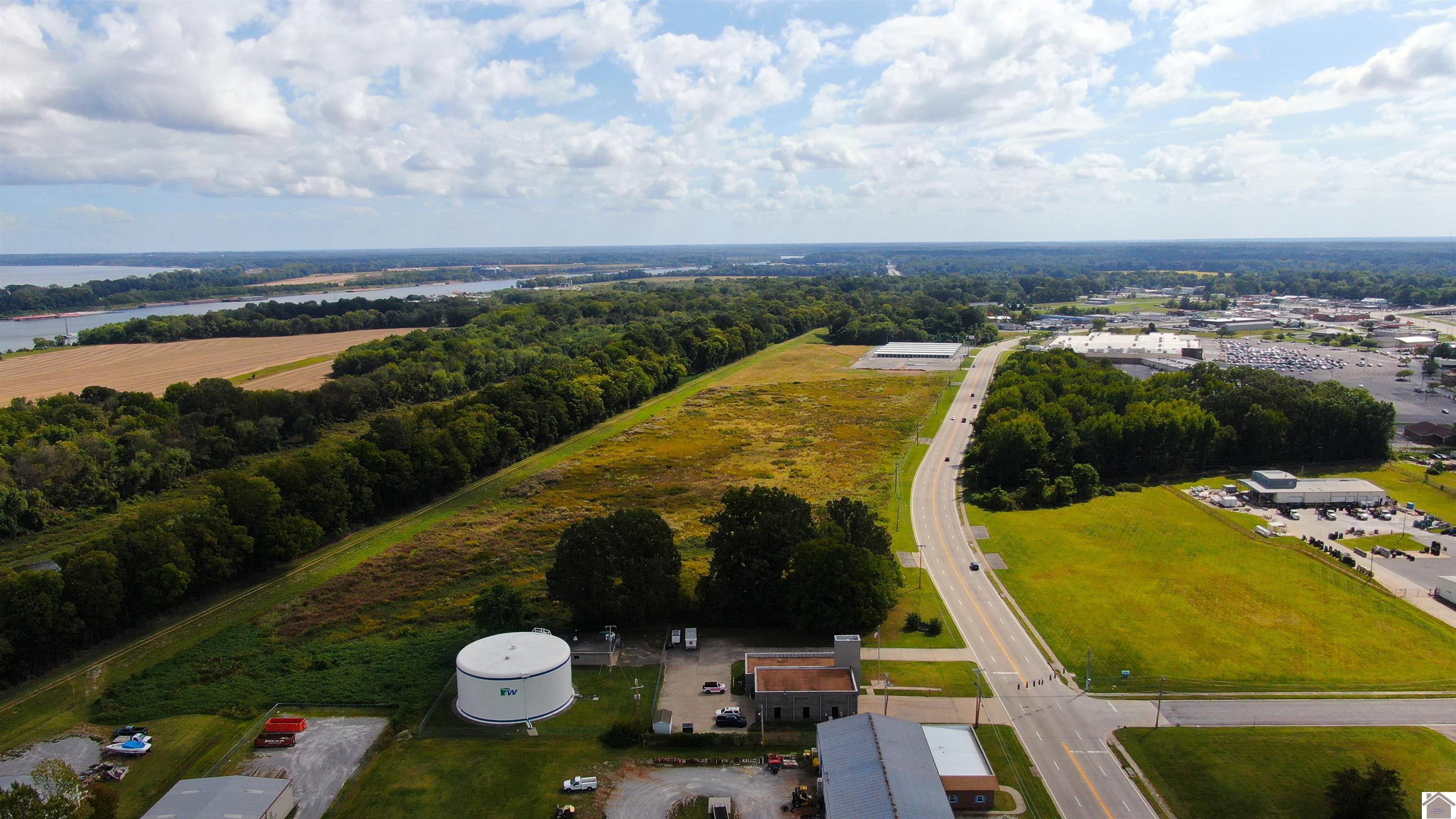 3020 Wayne Sullivan Drive, Paducah, KY 42003 Listing Photo  3