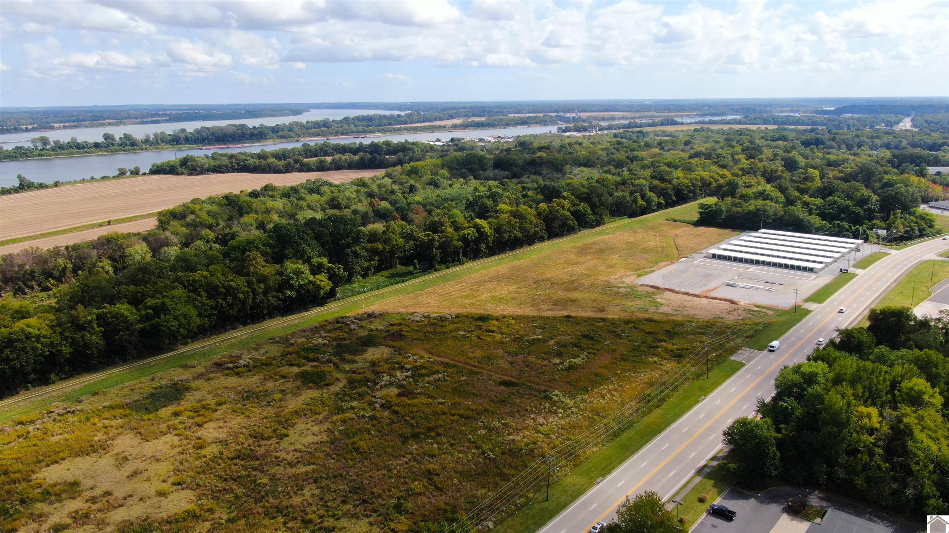 3020 Wayne Sullivan Drive, Paducah, KY 42003 Listing Photo  4