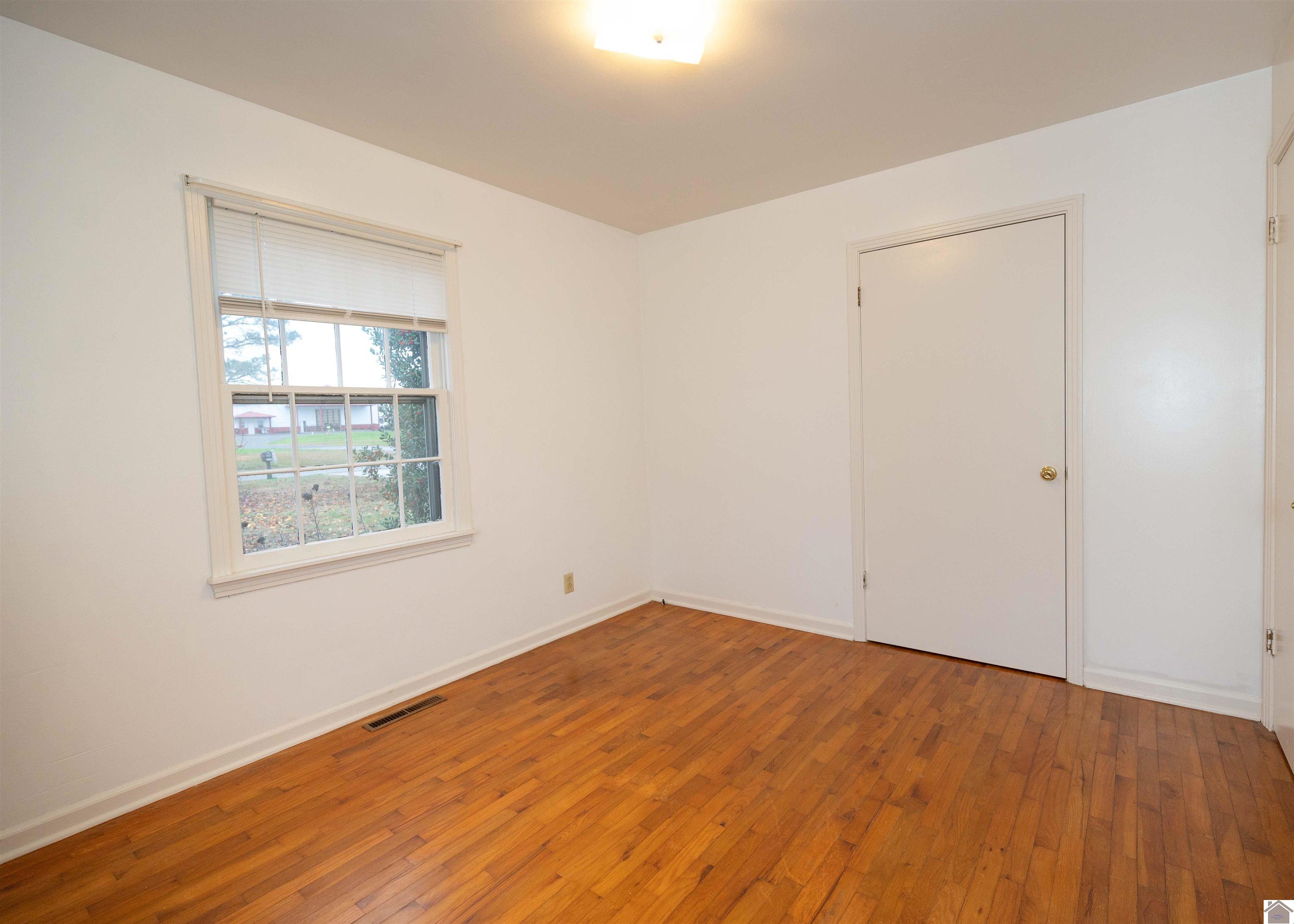 210 Irvin Cobb, Murray, KY 42071 Listing Photo  13