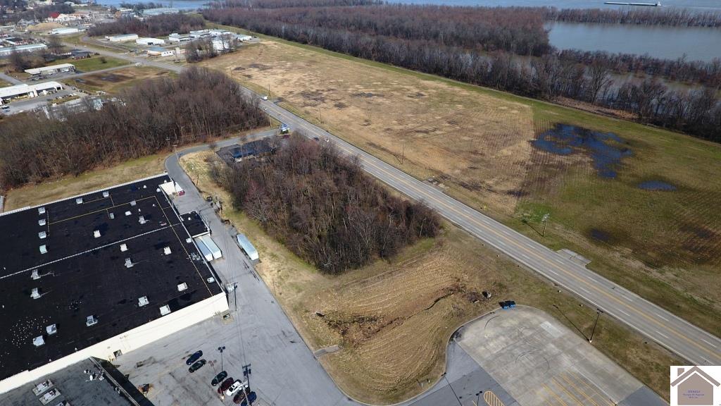 3201 Wayne Sullivan Drive, Paducah, KY 42001 Listing Photo  2