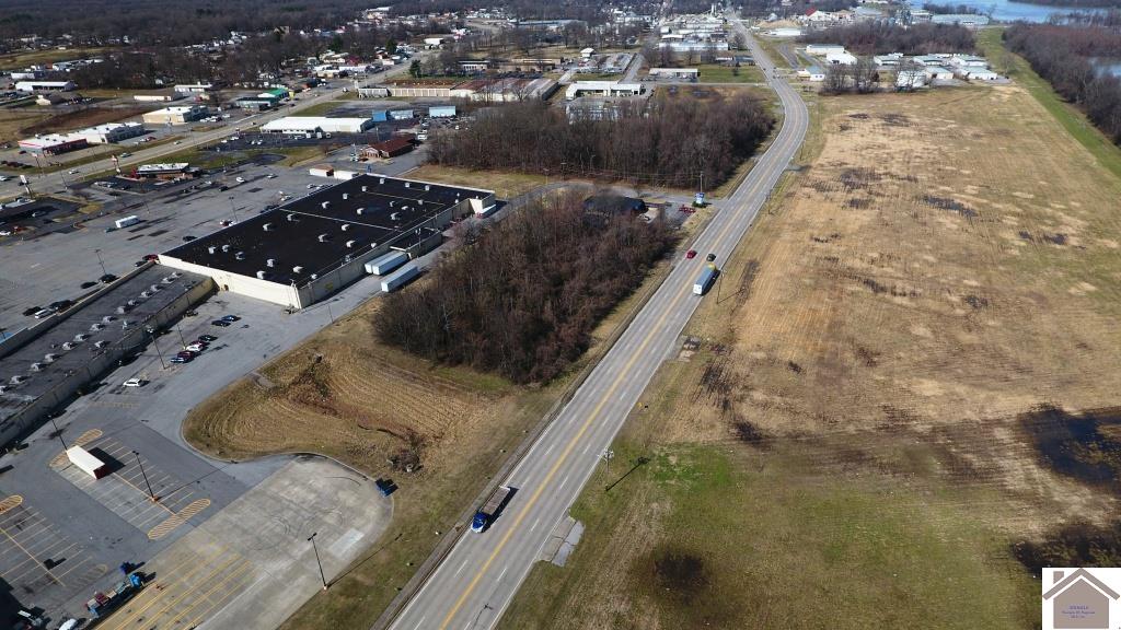 3201 Wayne Sullivan Drive, Paducah, KY 42001 Listing Photo  3