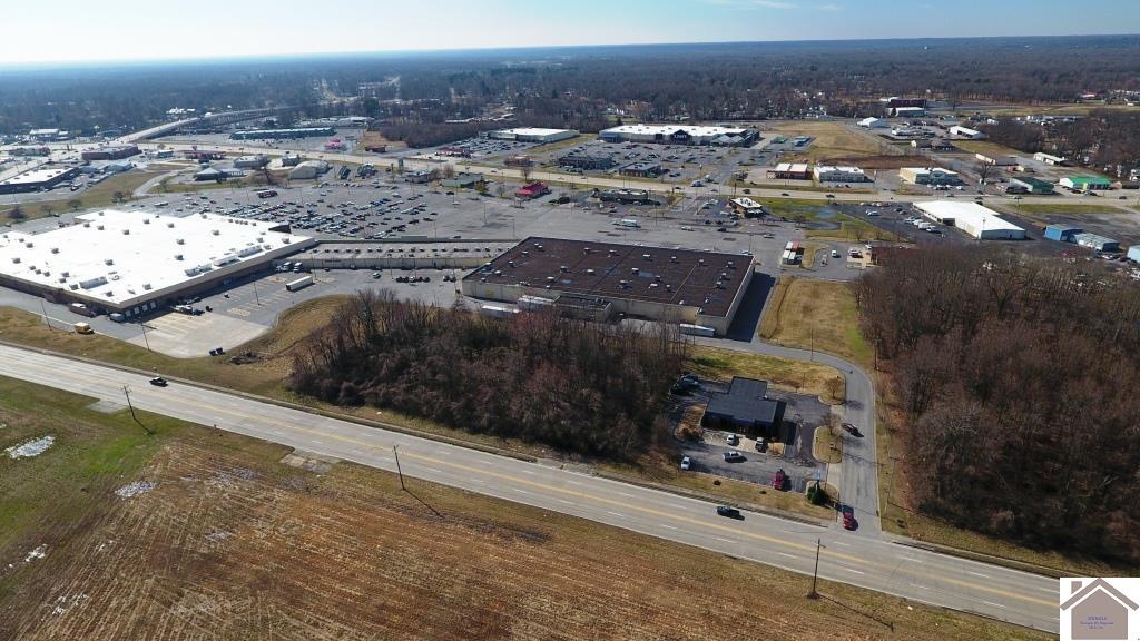 3201 Wayne Sullivan Drive, Paducah, KY 42001 Listing Photo  6