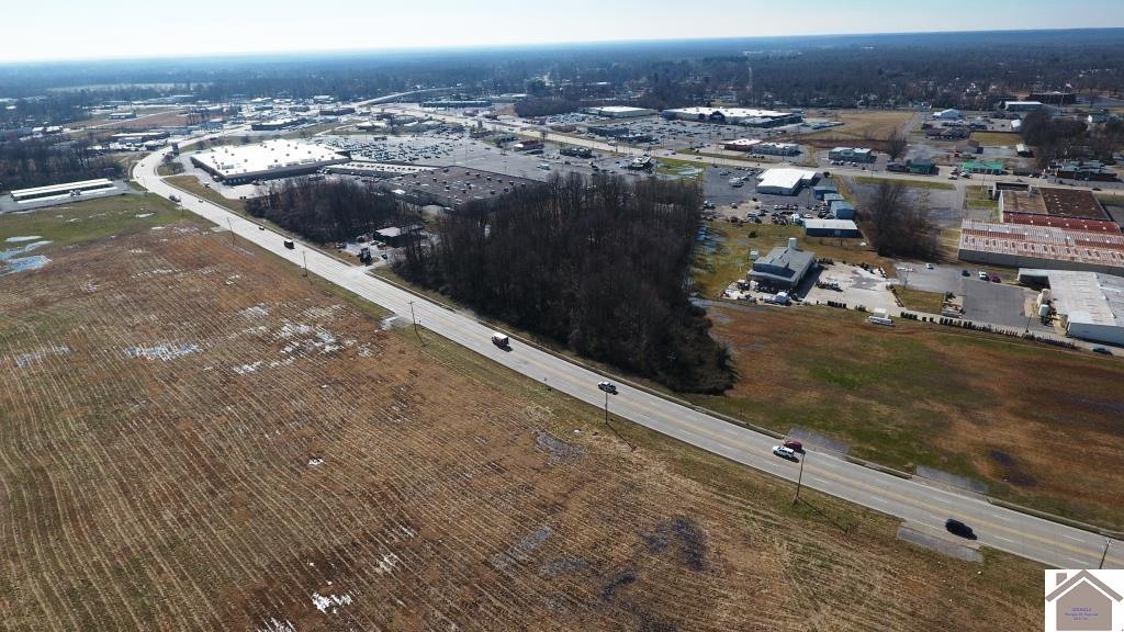 3201 Wayne Sullivan Drive, Paducah, KY 42001 Listing Photo  9